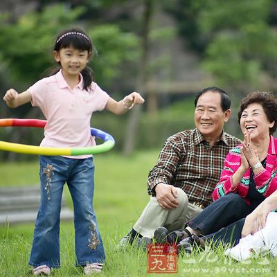 保持一顆平常心，用心經(jīng)營愛情和生活，把每一個(gè)平凡的日子過得有滋有味