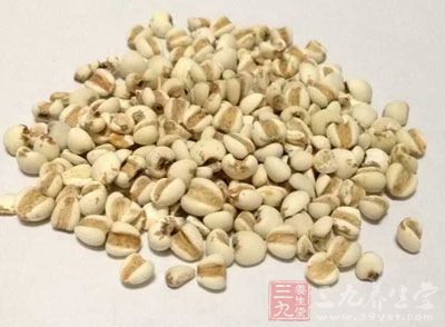 綠豆50克，薏米15克，南瓜300克，冰糖，食鹽若干