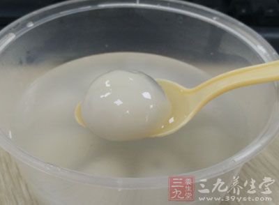 湯圓作為一種用糯米粉制成的圓形甜品