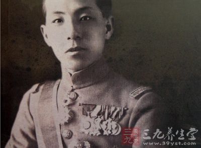 愛(ài)國(guó)將領(lǐng)張學(xué)良先生生于1901年6月1日，2001年10月14日逝世，終年101歲，是我國(guó)歷史上較長(zhǎng)壽的政治人物