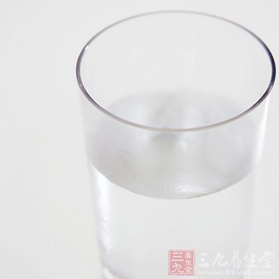 多喝一些白開(kāi)水，這樣對(duì)身體有好處。后來(lái)，張學(xué)良便只喝白開(kāi)水